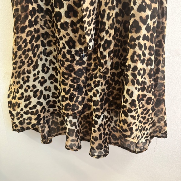 Flowy Leopard Print Blouse - Picture 8 of 11